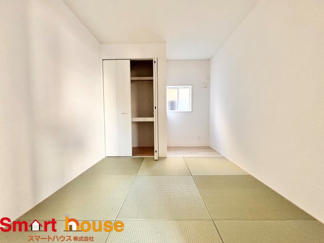 町田市常盤町第14　新築2棟の洋室|家族一人ひとりの大切なプライベート空間。趣味に合わせて使って頂けるようシンプルに仕上げてあります。暮らし心地を大きく左右する収納を、適材適所に配置し使い勝手を考慮しました。