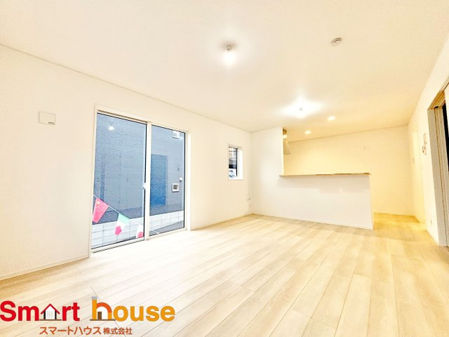 町田市常盤町第14　新築2棟の玄関|住む人も来客も入った瞬間にワクワクさせてくれるオシャレな玄関♪
収納もたっぷりあるので、靴がたくさんあっても安心！
気持ちの良い朝は、毎日ここからスタートしていきます♪