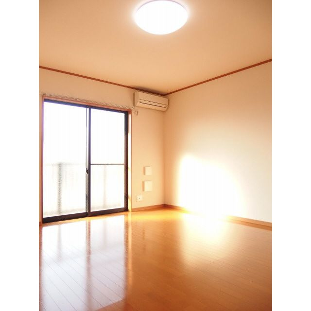 アムール　サンコーの居間・リビング|※同建物別部屋参考写真