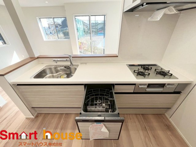 相模原市緑区東橋本　新築全12棟のキッチン|大容量収納付きキッチンは、調味料などをスッキリさせ綺麗な空間で気持のいい料理を手助けします！