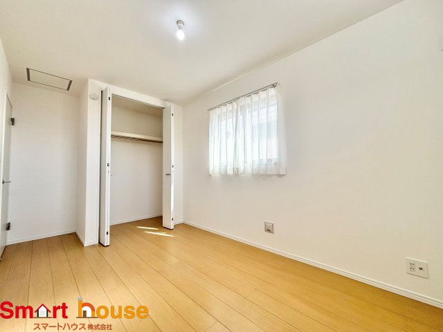 相模原市南区相模台６丁目　新築3棟の洋室|光が沢山取り込める大きな窓。2面採光なので、日差しを長時間受ける事が出来る暖かいお部屋です。
