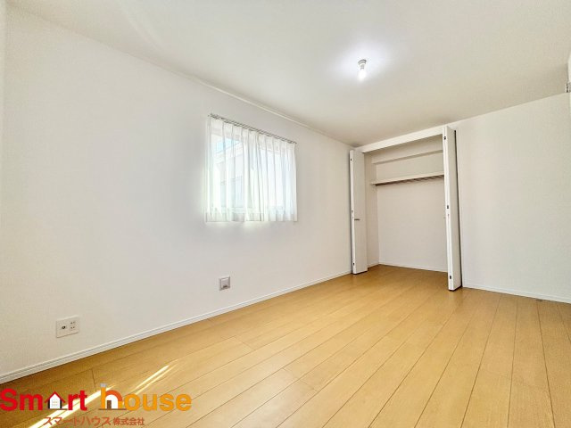 相模原市南区相模台６丁目　新築3棟の洋室|家族一人ひとりの大切なプライベート空間。趣味に合わせて使って頂けるようシンプルに仕上げてあります。暮らし心地を大きく左右する収納を、適材適所に配置し使い勝手を考慮しました。
