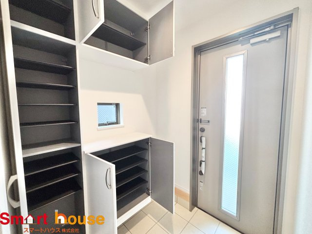 相模原市南区相模台６丁目　新築3棟の収納|大型のシューズボックスがあるだけで靴を収集している方も大家族でも安心！
置きっぱなしの靴を収納できるので玄関がスッキリ！
