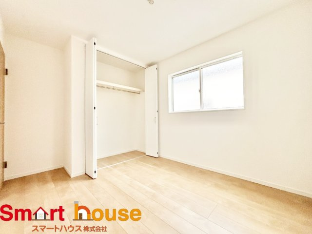 座間市第4入谷西　新築全2棟の洋室|家族一人ひとりの大切なプライベート空間。趣味に合わせて使って頂けるようシンプルに仕上げてあります。暮らし心地を大きく左右する収納を、適材適所に配置し使い勝手を考慮しました。