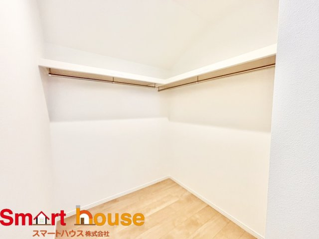 座間市第4入谷西　新築全2棟の収納|クローゼットがあるだけでシャレの楽しみも増えますね♪
お洋服だけではなく普段使わない物などをしまえるので部屋も気持ちもスッキリ！