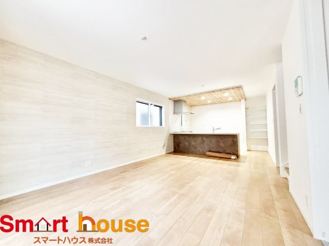 座間市第4入谷西　新築全2棟の居間・リビング|オープンでのびやかな空間を生み出す、こだわりの広がりとゆとり。家族と過ごす時間を大切にしたい方にぴったりの明るくゆとりある住空間です。