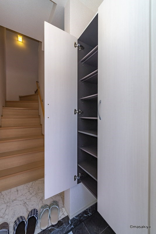 レザン・ガーデンの玄関|下駄箱