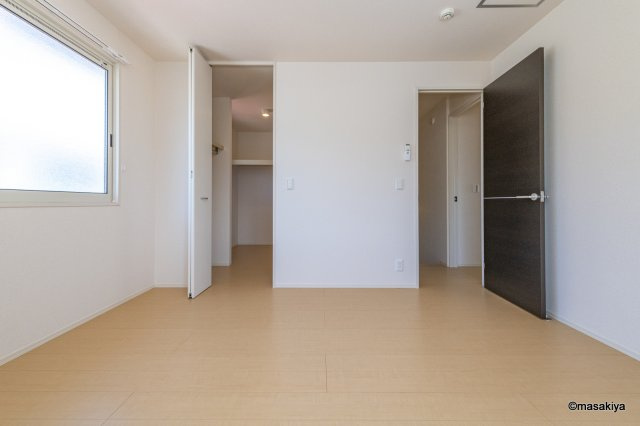 レザン・ガーデンの洋室