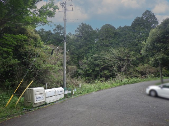 伊豆エメラルドタウン㉛の前面道路含む現地写真