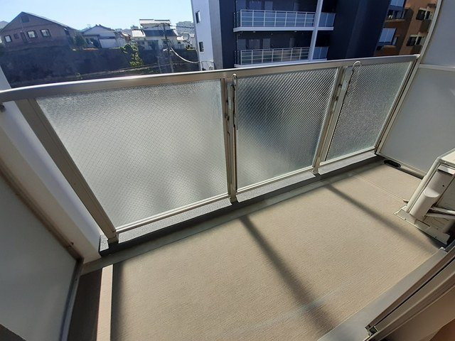 【バルコニー】 | ロータス青山２ | 外からの目が気にならないバルコニーで洗濯物が干せます
