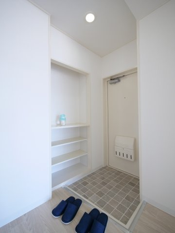 小原マンションの玄関
