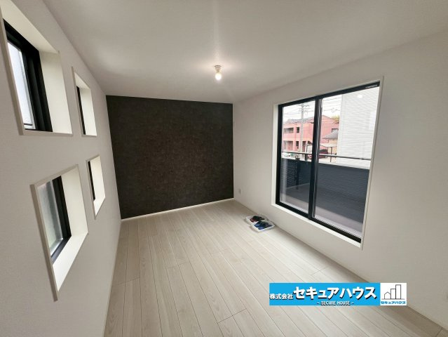 【同施工物件】愛知県知多市八幡字深山口　全2棟の洋室|【洋室イメージ】
◆広々とした居住空間は日々の暮らしを彩り、心のやすらぎと満足感を与えてくれます。通風と採光を考慮した設計は子供たちはのびのび育ち、家族でくつろぎと団らんを生み出します。