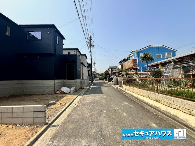 【同施工物件】愛知県知多市八幡字深山口　全2棟の前面道路含む現地写真|事前予約にて現地ご見学いただけます！お気軽にお問い合わせください♪
■株式会社　セキュアハウス■
住宅ローンに強く、知識、経験豊富なスタッフ在籍
お客様に寄り添い、ご成約後もサポート致します♪