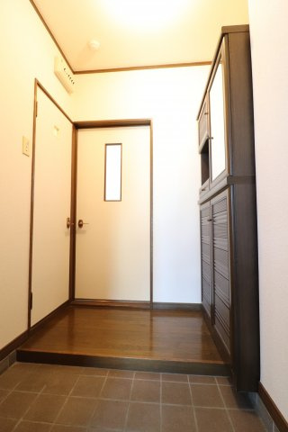 シャトーヨシダの玄関