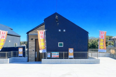 【外観】 | ◆横浜市緑区上山　未使用戸建A号棟◆ | ◆一戸建てを中心とした街並みが整然と続き、周辺は高い建物が建っていないので、緑の多い閑静な趣を感じる環境です。街並みや周辺環境も重要なポイントです！！