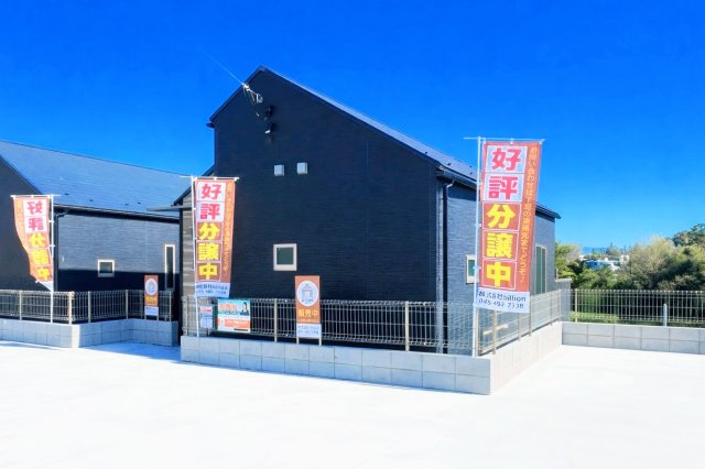 【外観】 | ◆横浜市緑区上山　未使用戸建A号棟◆ | ◆堂々たる趣ながら、主張し過ぎずどこか余裕を感じさせるシャープなフォルムで佇む邸宅は、晴天の空と照らし合わせる事で、本来あるべき完成形の姿を見せてくれます。