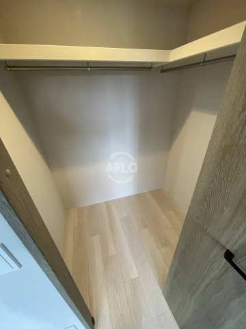 Louis Residence弁天町　弁天小学校の収納|Louis Residence 弁天町　ウォークインクローゼット