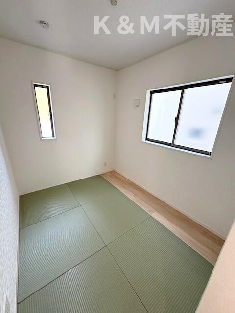 クレイドルガーデン柏市花野井第１０　１号棟の和室|畳の上でゆっくりとくつろげる和室です