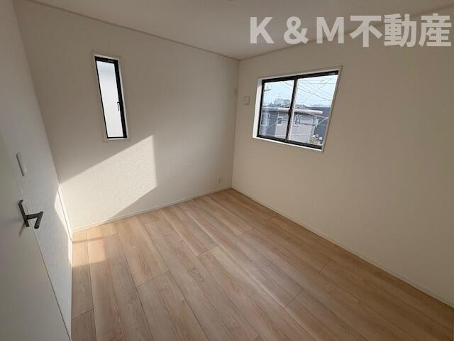 クレイドルガーデン柏市花野井第１０　１号棟の居間・リビング|こちらの居間で趣味の時間をお楽しみください