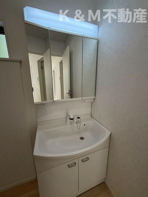 クレイドルガーデン柏市花野井第１０　１号棟の独立洗面台|独立洗面化粧台が付いています