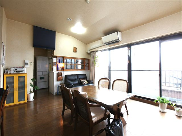 【居間・リビング】の画像