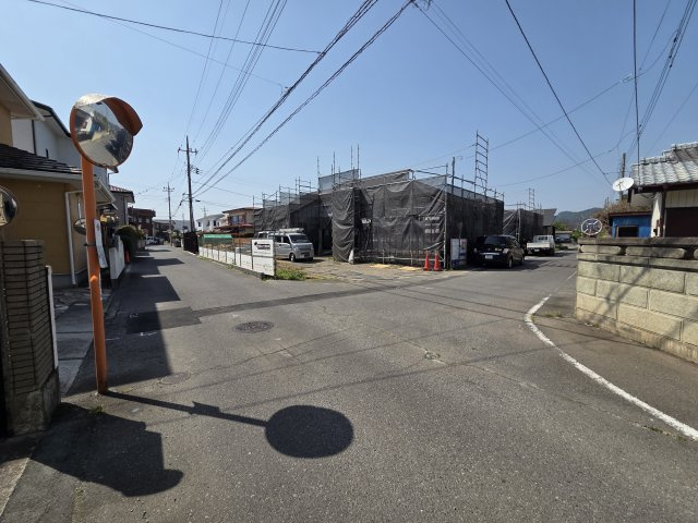 新築　みどり市大間々町大間々　Blooming　Garden　2号棟の前面道路含む現地写真|現地写真　東側接道幅員約4.9ｍ　南側接道幅員約4ｍ		