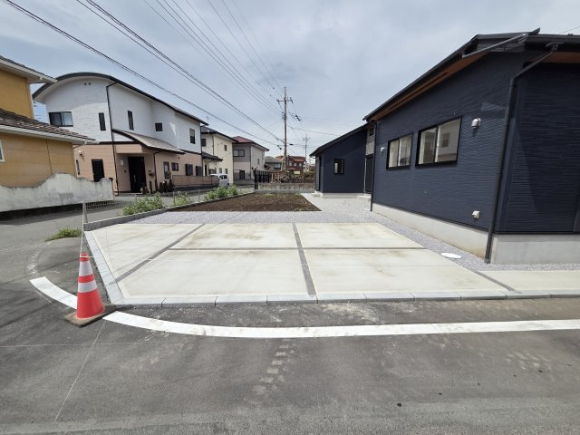 新築　みどり市大間々町大間々　Blooming　Garden　2号棟の駐車場|現地写真　駐車スペースは並列3台分可能です！
　
