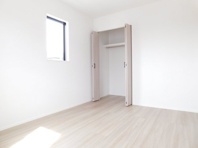 愛西市大井町浦田面の新築一戸建の洋室|◇洋室◇　　南面で明るい洋室６．０帖　全居室収納完備♪