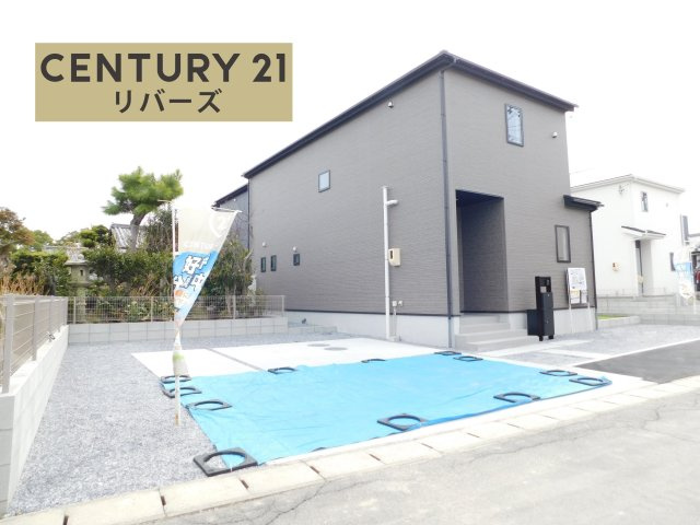 愛西市大井町浦田面の新築一戸建の外観|☆１号棟☆　　新価格！！いつでもご案内致します！（お問合せ当日、平日、水曜、夜間でもＯＫ）長期優良住宅！　敷地５６．３５坪！　駐車らくらく並列２台ＯＫ♪　南に人工芝敷きの庭付き！　全居室南向き♪