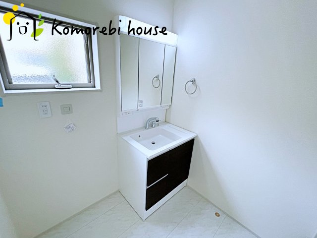 さいたま市西区内野本郷　新築一戸建て　リーブルガーデン　01の独立洗面台|使いやすい独立洗面台です