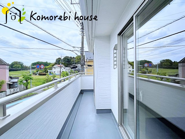 さいたま市西区内野本郷　新築一戸建て　リーブルガーデン　01のバルコニー|バルコニーからの眺めを楽しみながら食事をしませんか