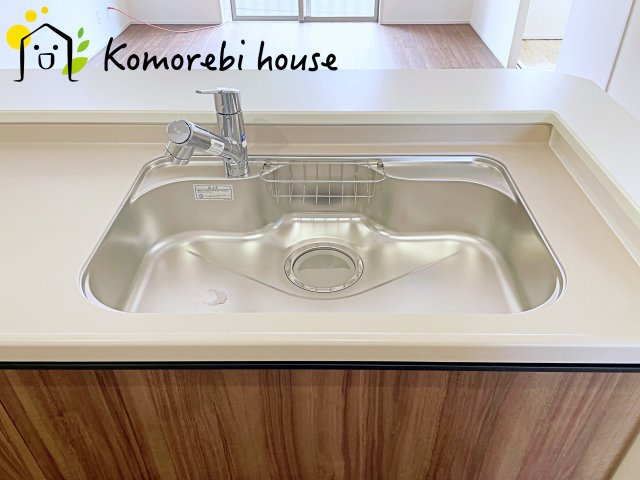さいたま市西区内野本郷　新築一戸建て　リーブルガーデン　01のキッチン|コンパクトなキッチンで掃除もラクラク