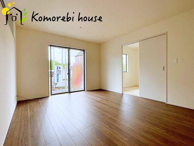 さいたま市西区内野本郷　新築一戸建て　リーブルガーデン　01の居間・リビング|リビングです