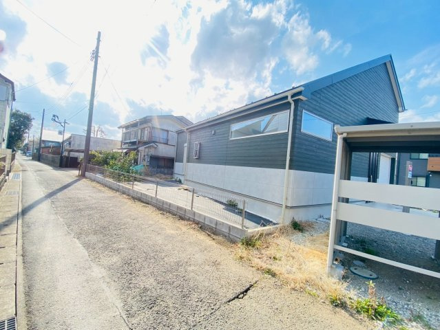 富里市十倉インナーガレージ付中古戸建4LDK+S+グルニエの前面道路含む現地写真
