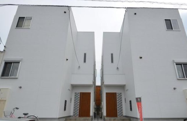 RIZEST　東大宮のエントランス