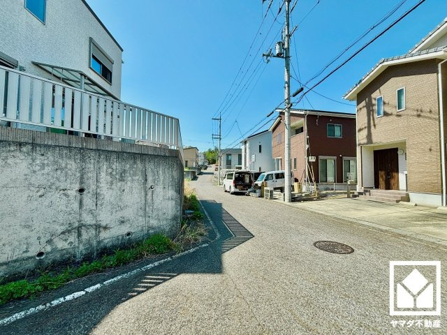 大津市南郷上山町　２２０号地の前面道路含む現地写真