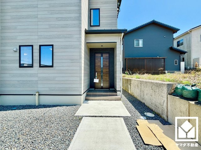 大津市南郷上山町　２２０号地の玄関