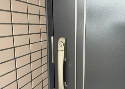 【防犯設備】 | リ・アーリア京王堀之内 | 室内の防犯設備もチェックしましょう！モニター付きインターホンが設置されているか、防犯シャッターが設備されているか、ベランダに人が上がってきにくい高さかなどチェックしておくと入居後も安心できるでしょう。