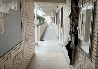【その他共用部分】 | リ・アーリア京王堀之内 | 共用部分は、一棟の建物に住む区分所有者全員が共同で所有するとし、共用部分の管理、補修などは、区分所有者で形成される管理組合が行います。個人の判断で勝手に変更することはできませんので覚えておきましょう。