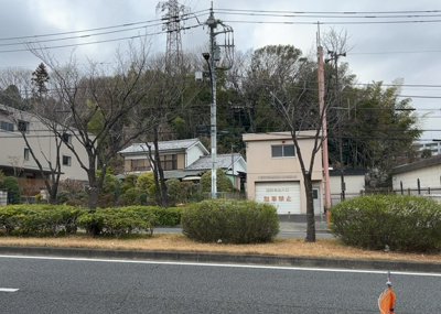 【展望】 | リ・アーリア京王堀之内 | 眺望を気にして物件を探す場合、前面に建物が建っていないか現地で確認しましょう！前面に建物があると景色はもちろん、日当たりや風通しにも影響が出てきます。住んだ時のことを想像しながら現地見学をしましょう。