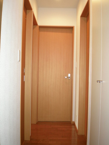 ラッキーヒルズの玄関