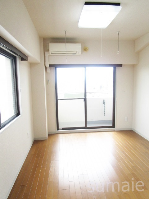 Ｆｉｏｒｅ　西尾久Ⅱの居間・リビング|洋室です☆