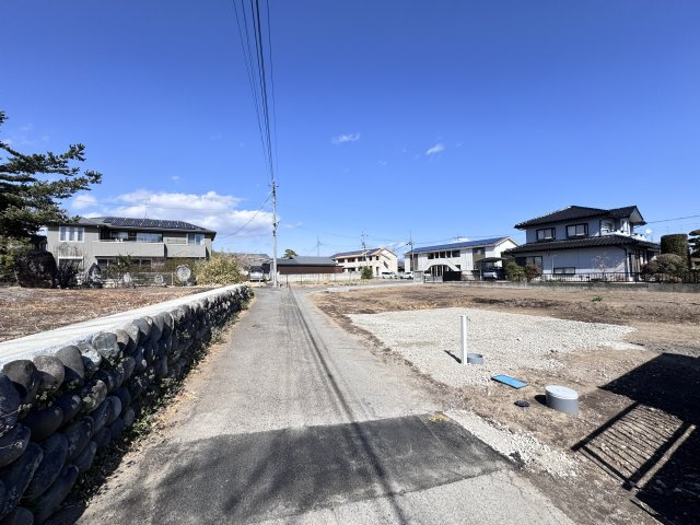 新築　高崎市日高町　Blooming　Garden　１号棟の前面道路含む現地写真|現地写真　西側接道幅員約3.1ｍ　北側接道幅員約2.9ｍ