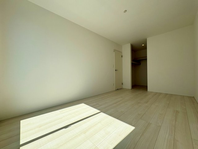 土佐市高岡町甲4期1号棟　新築建売の洋室|主寝室は7.5帖とゆとりある広さ♪