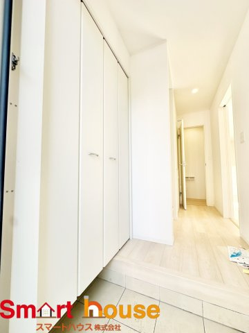 町田市鶴川　新築全2棟の玄関