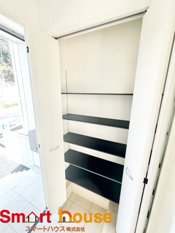 町田市鶴川　新築全2棟の収納