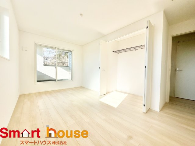 町田市鶴川　新築全2棟の洋室