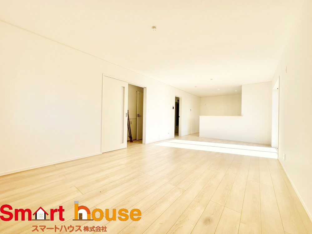 町田市鶴川　新築全2棟の居間・リビング