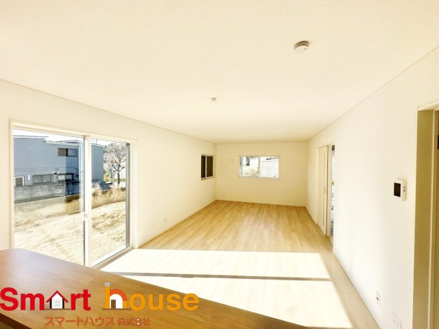 町田市鶴川　新築全2棟の居間・リビング