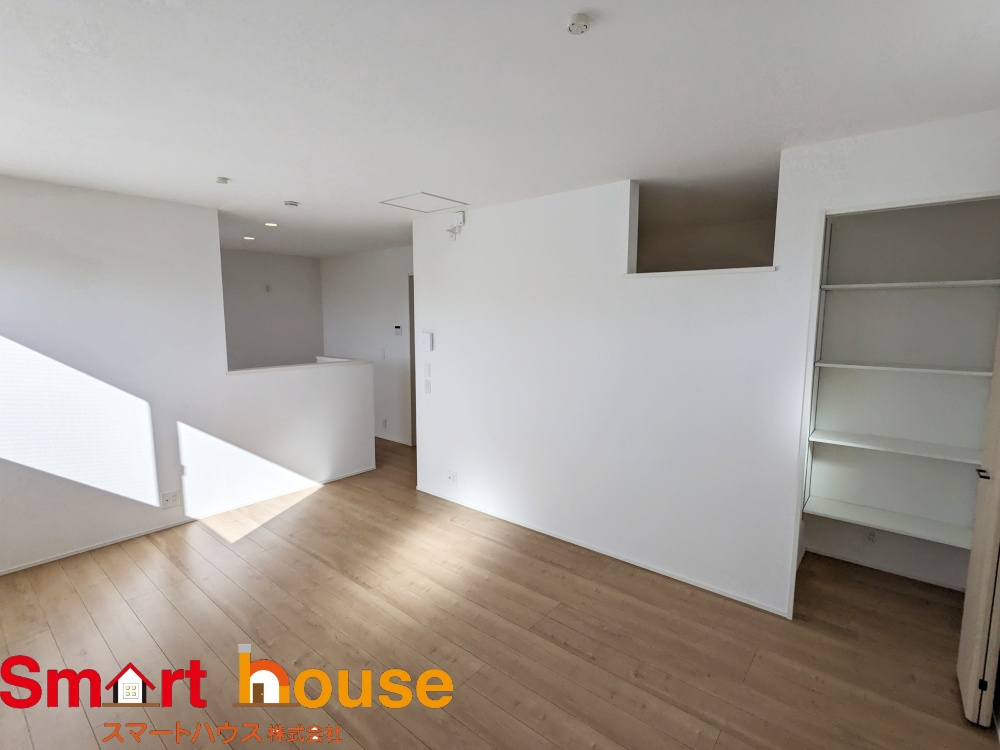 綾瀬市寺尾本町　建売変更　新築全4棟の居間・リビング|2号棟